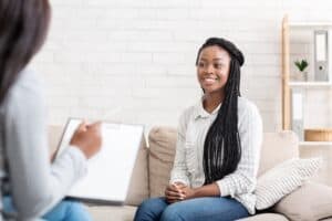woman meets with her therapist during bipolar treatment in Louisville