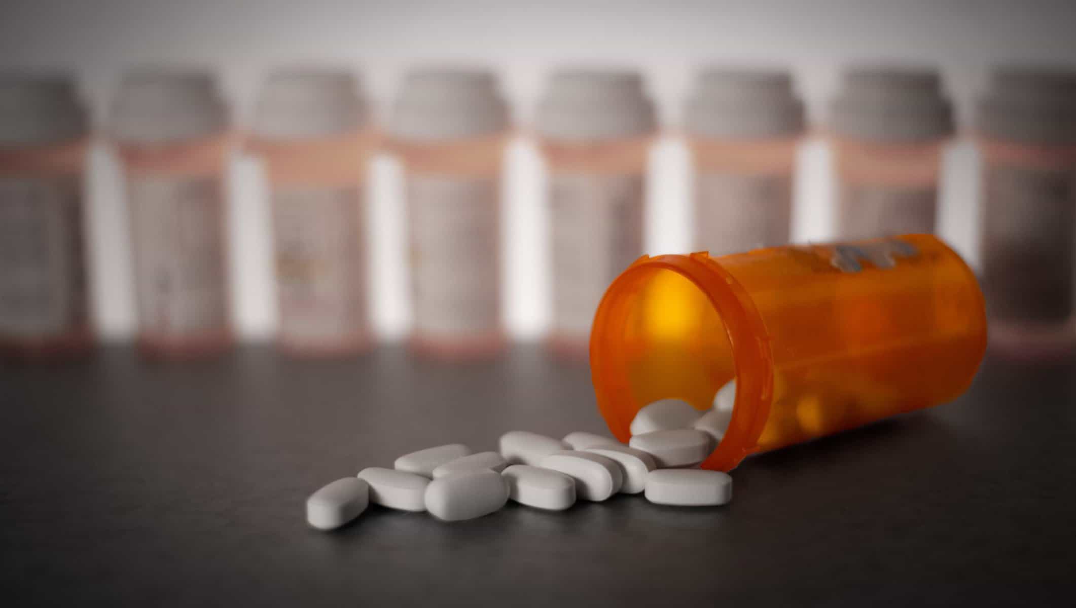 seeing an overabundance of pills can help with recognizing OxyContin abuse